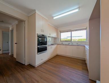 House For Sale - VIC - Kerang - 3579 - Like a Unit  (Image 2)