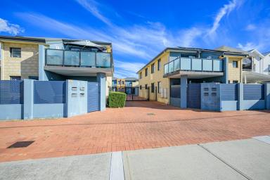 House For Sale - WA - Midland - 6056 - Charming Modern Living in Midland  (Image 2)