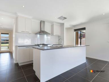 House For Sale - VIC - Echuca - 3564 - ✨ Modern, Bright & Ready to Impress in Popular Echuca West  (Image 2)