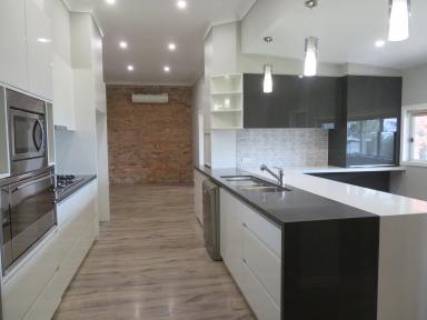 House For Lease - NSW - South Gundagai - 2722 - Lovely 3-Bedroom Home with Study  (Image 2)