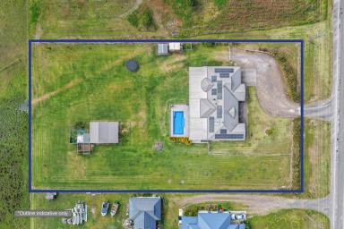 House For Sale - NSW - Seaham - 2324 - LIFESTYLE, SPACE & LUXURY IN SEAHAM!  (Image 2)