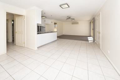 Unit For Sale - VIC - Swan Hill - 3585 - Rare 3-Bedroom Unit in a Convenient Location (Image 2)