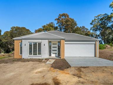 House For Sale - VIC - Wy Yung - 3875 - BRAND NEW HOME – BIG ON SPACE, INSIDE & OUT!  (Image 2)