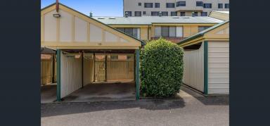 Townhouse For Lease - QLD - East Toowoomba - 4350 - Beautiful Low-Maintenance Townhouse (Image 2)