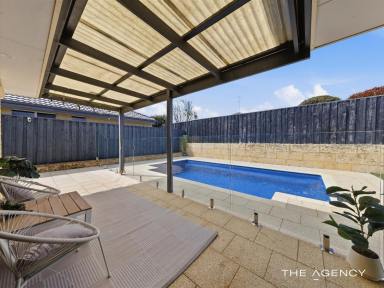 House For Sale - WA - Halls Head - 6210 - BEACH, POOL & LIFESTYLE – MOVE-IN READY IN HALLS HEAD* (Image 2)