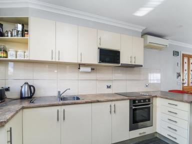 House For Lease - VIC - Bairnsdale - 3875 - 2/111 Day Street  (Image 2)