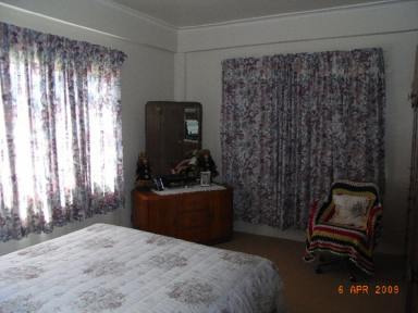 Unit For Lease - QLD - Ingham - 4850 - MODERN LOW SET UNIT IN TOWN  (Image 2)