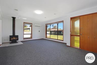 House For Lease - NSW - Thurgoona - 2640 - RENOVATED THREE-BEDROOM HOME! (Image 2)