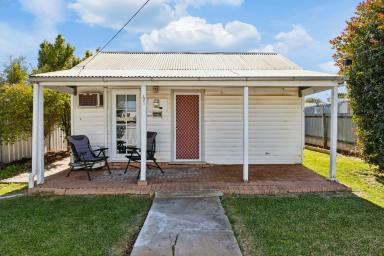 House For Sale - VIC - Mildura - 3500 - The Cottage with the Red Door  (Image 2)