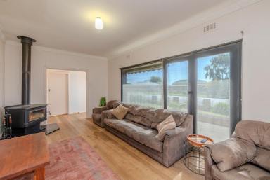 House For Sale - VIC - Birchip - 3483 - Classic brick & tile in Birchip! (Image 2)