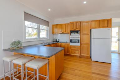 House For Sale - VIC - Birchip - 3483 - Classic brick & tile in Birchip! (Image 2)