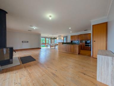 House For Lease - VIC - Swan Hill - 3585 - Spacious Four-Bedroom Home in a Prime Location (Image 2)
