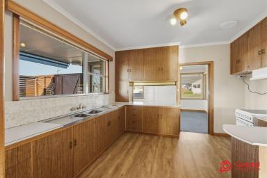 House For Sale - TAS - Ulverstone - 7315 - CENTRAL LOCATION AND LOW MAINTENANCE  (Image 2)