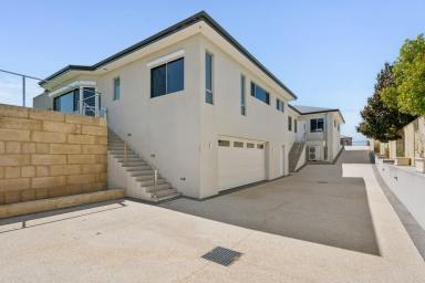 House For Sale - WA - Beeliar - 6164 - Spectacular Oversized Family Resort Living  (Image 2)