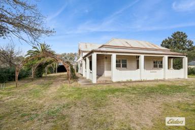 House For Sale - VIC - Serpentine - 3517 - 'Roseneath' – Circa. 1930's Homestead on 7,082sqm (Approx.) With Two Titles (Image 2)