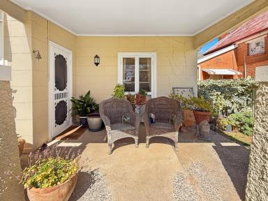 House For Sale - NSW - Narrandera - 2700 - CHARACTER & CHARM (Image 2)
