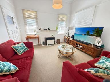 House For Sale - NSW - Narrandera - 2700 - CHARACTER & CHARM (Image 2)