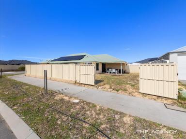 House For Sale - WA - Dawesville - 6211 - PAINT ME PRETTY, ABSOLUTE SHOWSTOPPER, MUST VIEW - HIGH END FITTINGS THROUGHOUT  (Image 2)