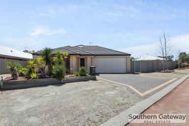 House For Lease - WA - Wellard - 6170 - NEAR NEW FAMILY HOME WITH BEAUTIFUL GARDENS (Image 2)