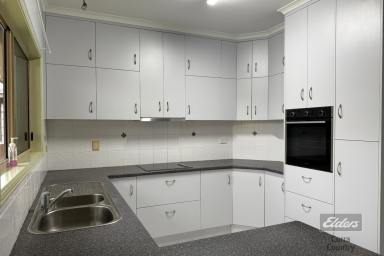 House For Lease - QLD - Tiaro - 4650 - SOLID BRICK 2-BEDROOM HOME WITH ENCLOSED SUNROOM & AIR CONDITIONING (Image 2)