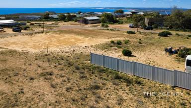 Residential Block For Sale - WA - Kalbarri - 6536 - Lots of room to play with  (Image 2)