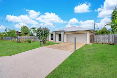 House For Lease - QLD - Trinity Park - 4879 - Prime Waterfront Living! (Image 2)