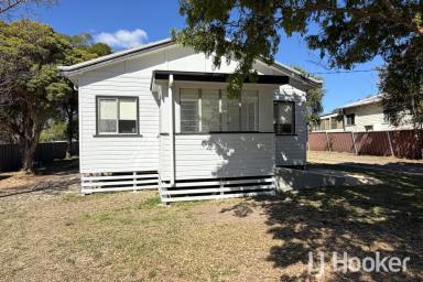 House For Sale - NSW - Inverell - 2360 - Charming Newly Renovated Home (Image 2)