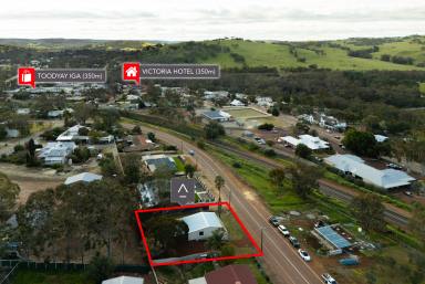 House For Sale - WA - Toodyay - 6566 - Everyone comments on the view.  (Image 2)