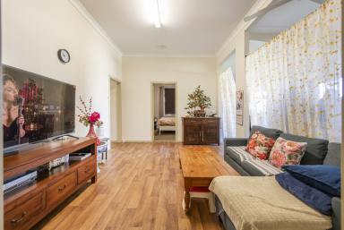 House For Lease - NSW - South Grafton - 2460 - COTTAGE LIVING NEXT DOOR TO THE CBD (Image 2)