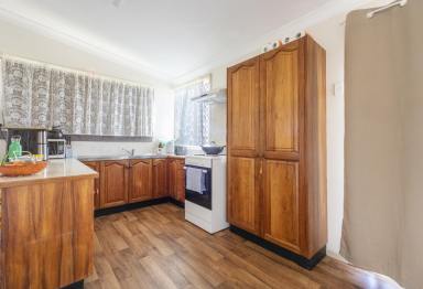 House For Lease - NSW - South Grafton - 2460 - COTTAGE LIVING NEXT DOOR TO THE CBD (Image 2)