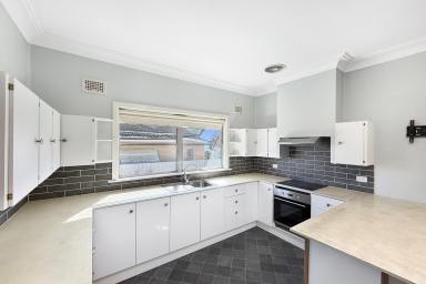 House For Sale - NSW - Grenfell - 2810 - As Neat As A Pin (Image 2)