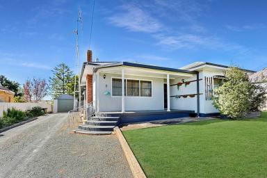 House For Sale - NSW - Grenfell - 2810 - As Neat As A Pin (Image 2)