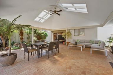 House For Sale - WA - Winthrop - 6150 - Where Everything Comes Together! (Image 2)