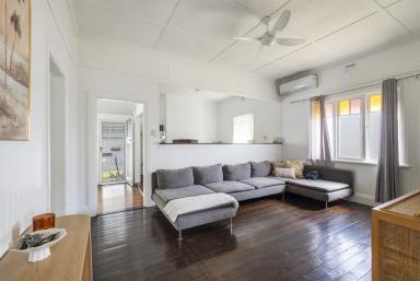 House For Sale - NSW - Grafton - 2460 - WHITE WEATHERBOARD, POLISHED BOARDS, PRIME POSITION  (Image 2)