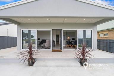 House For Lease - VIC - Port Welshpool - 3965 - FULLY FURNISHED 4 BEDROOM 2 BATHROOM HOME IN PORT WELSHPOOL (Image 2)