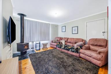 House For Sale - SA - Penola - 5277 - Solid Stone Duplex with Plenty of Character  (Image 2)