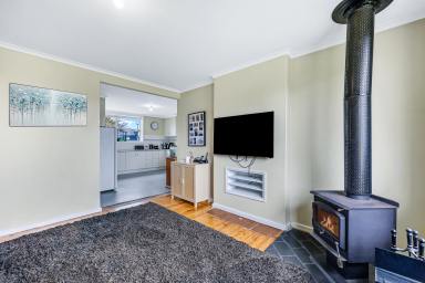 House For Sale - SA - Penola - 5277 - Solid Stone Duplex with Plenty of Character  (Image 2)