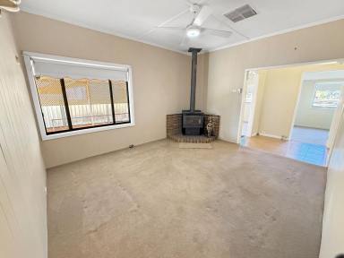 House For Sale - NSW - Leeton - 2705 - YOUR FIRST HOME  (Image 2)