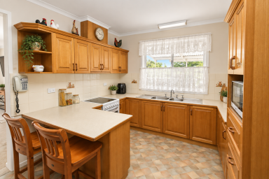 Cropping For Sale - VIC - Nanneella - 3561 - TIDY 9.5 ACRE LIFESTYLE PROPERTY WITH EXCELLENT SHEDDING & WATER (Image 2)