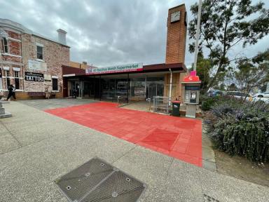 Retail For Lease - VIC - Bacchus Marsh - 3340 - Large space for rent with outdoor area on Main St (Image 2)