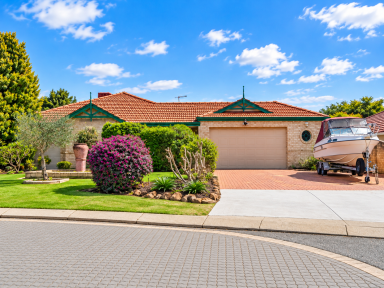 House For Sale - WA - Orelia - 6167 - Spacious 4x2 Family Home with 3 Toilets, Ample Parking & Powered Workshop (Image 2)
