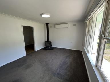 House For Lease - NSW - Tamworth - 2340 - Three Bedroom Home in Oxley Vale  (Image 2)
