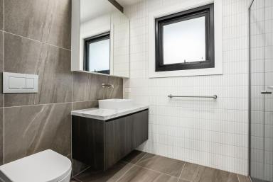 House Leased - VIC - Mentone - 3194 - MODERN TOWNHOUSE | IDEAL LOCATION| QUALITY FITTINGS  (Image 2)