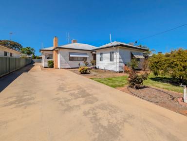 House For Sale - VIC - Swan Hill - 3585 - Family Living in a Convenient Swan Hill Location  (Image 2)