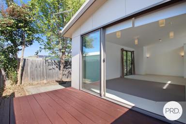 Unit For Sale - VIC - Wodonga - 3690 - LIGHT, SPACE & PRIVACY IN CENTRAL WODONGA (Image 2)