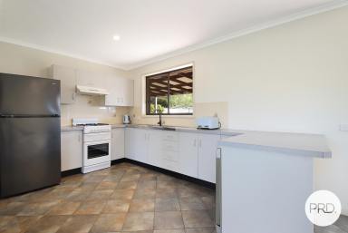 House For Lease - NSW - Thurgoona - 2640 - COMFORT, CONVENIENT & CLOSE TO LOCAL GOLF CLUB!  (Image 2)