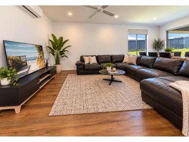 House For Sale - NSW - Diamond Beach - 2430 - 4 BEDROOM COASTAL HOME (Image 2)