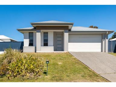 House For Sale - NSW - Diamond Beach - 2430 - 4 BEDROOM COASTAL HOME (Image 2)