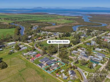 House For Sale - VIC - Port Franklin - 3964 - NEATLY RENOVATED FAMILY HOME ON ¼ ACRE  (Image 2)