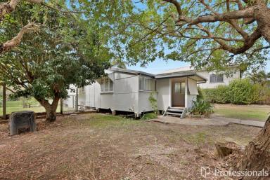House For Sale - QLD - East Mackay - 4740 - Charming Cottage Living Close to the Beach! (Image 2)